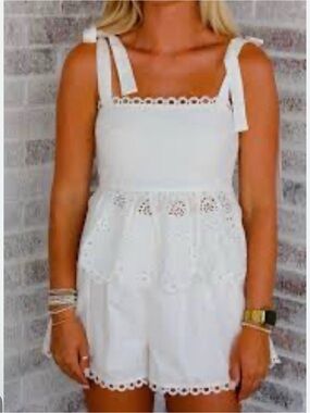NWT Mable White Lace-Trim Tie-Shoulder top & Shorts Sz L fits like M